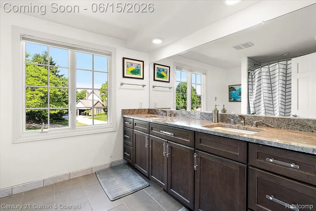 37125 Fox Glen Farmington Hills City MI 48331