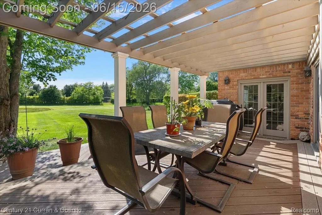 37125 Fox Glen Farmington Hills City MI 48331