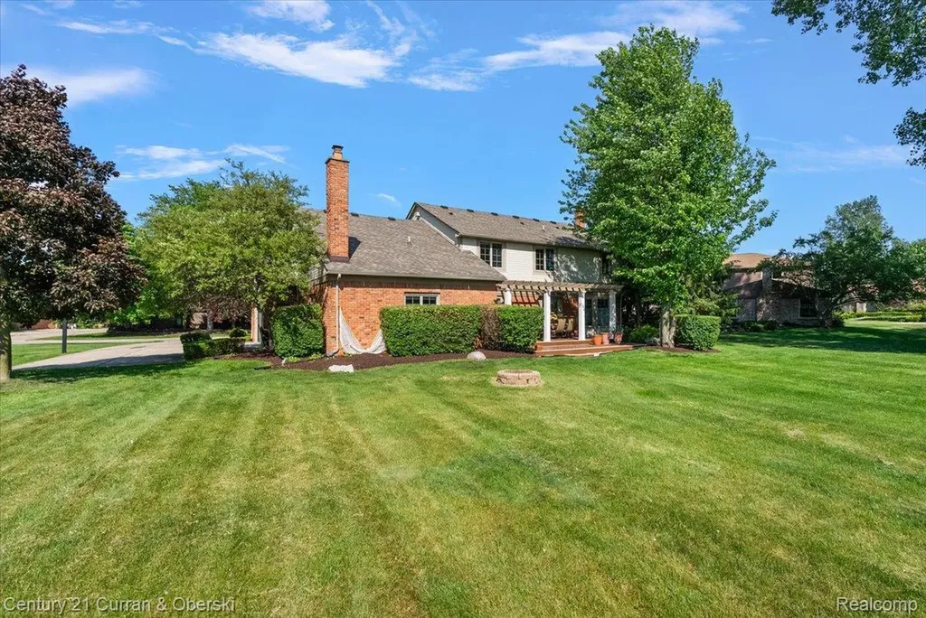 37125 Fox Glen Farmington Hills City MI 48331