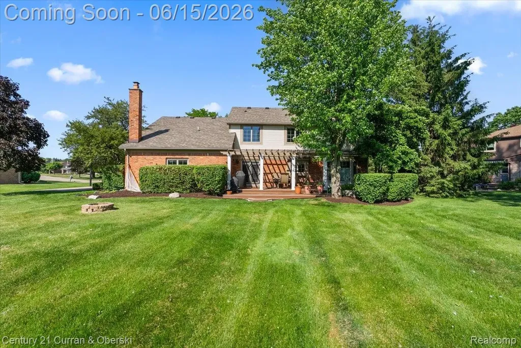 37125 Fox Glen Farmington Hills City MI 48331