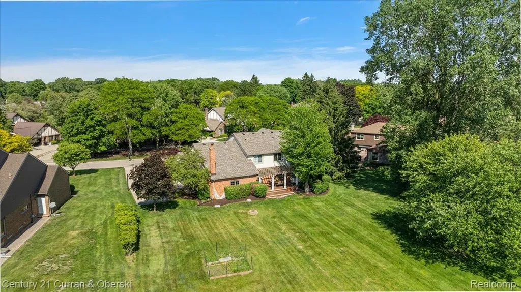 37125 Fox Glen Farmington Hills City MI 48331