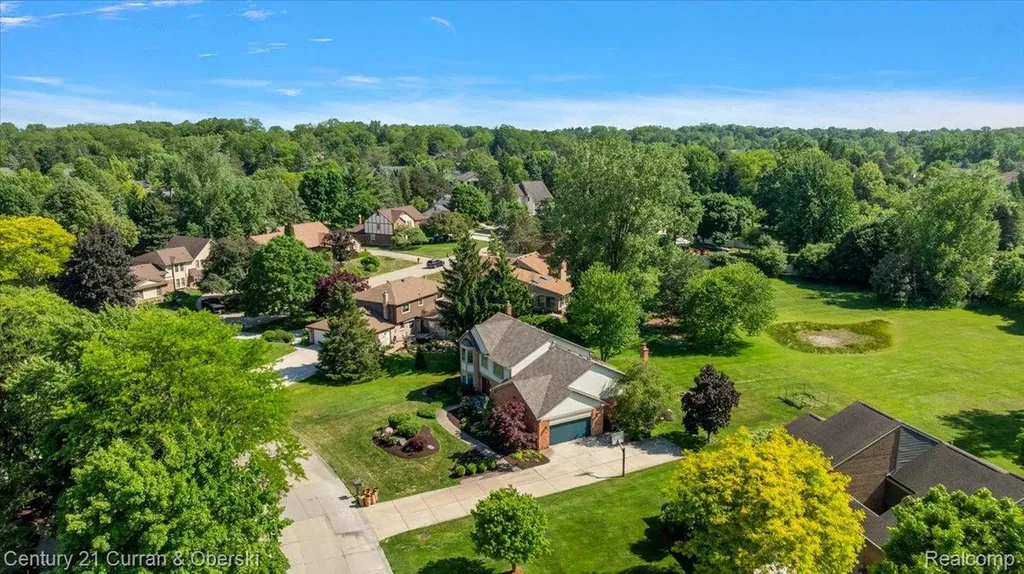 37125 Fox Glen Farmington Hills City MI 48331