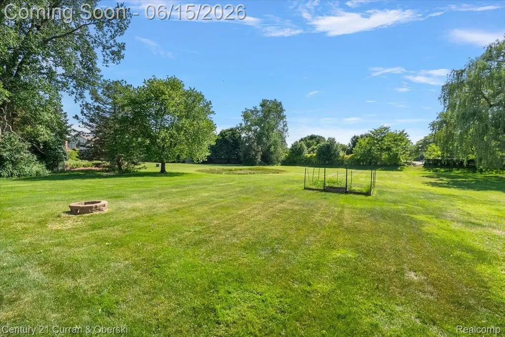37125 Fox Glen Farmington Hills City MI 48331