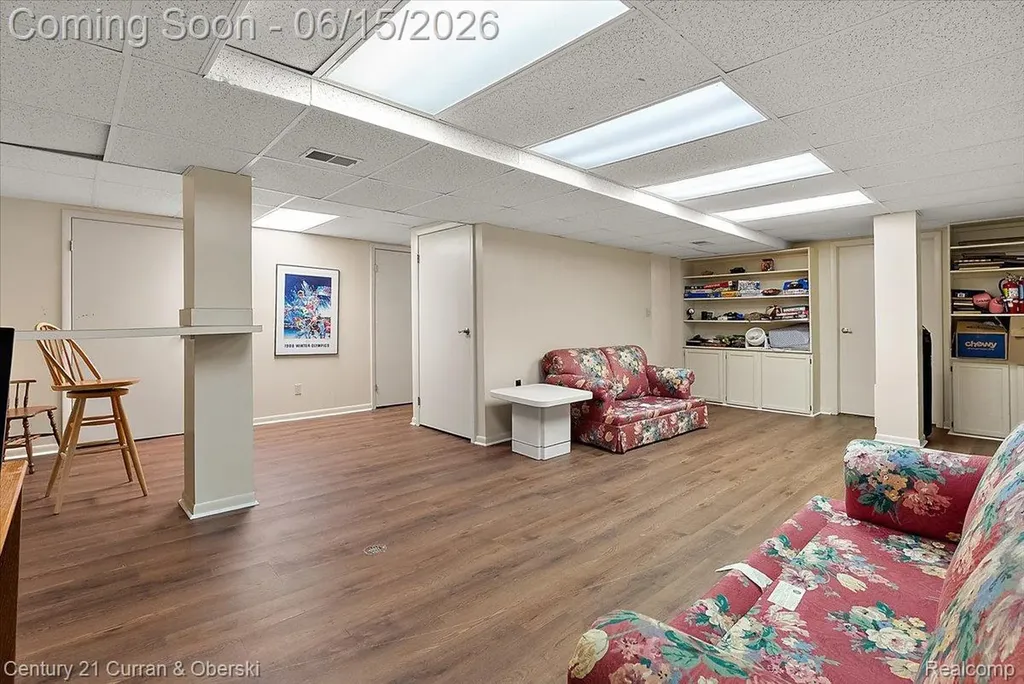 37125 Fox Glen Farmington Hills City MI 48331