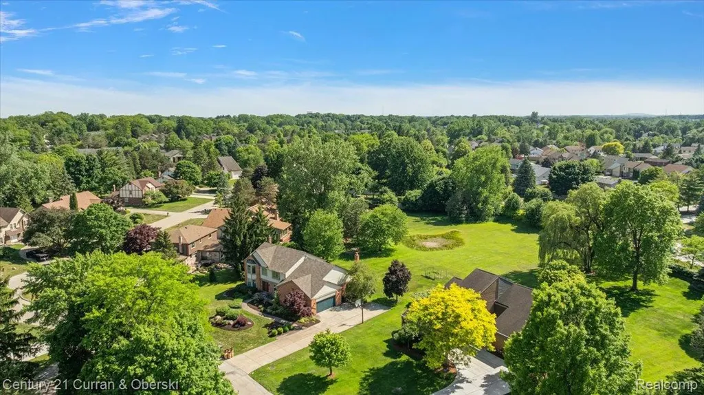 37125 Fox Glen Farmington Hills City MI 48331