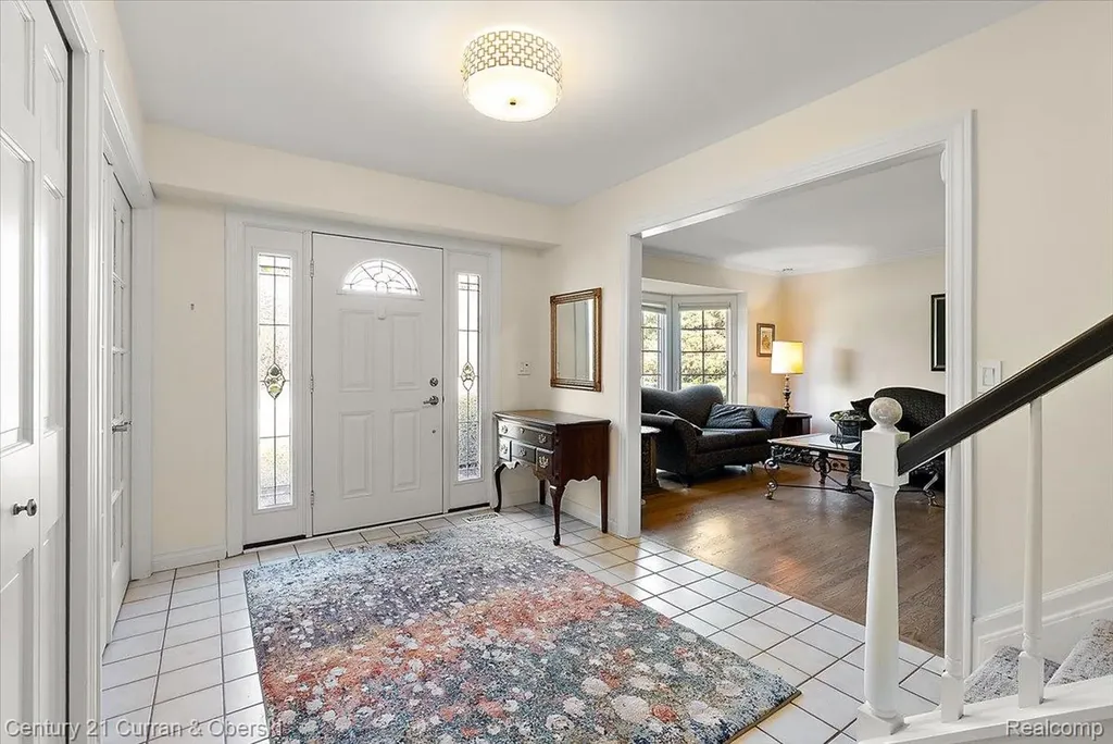37125 Fox Glen Farmington Hills City MI 48331
