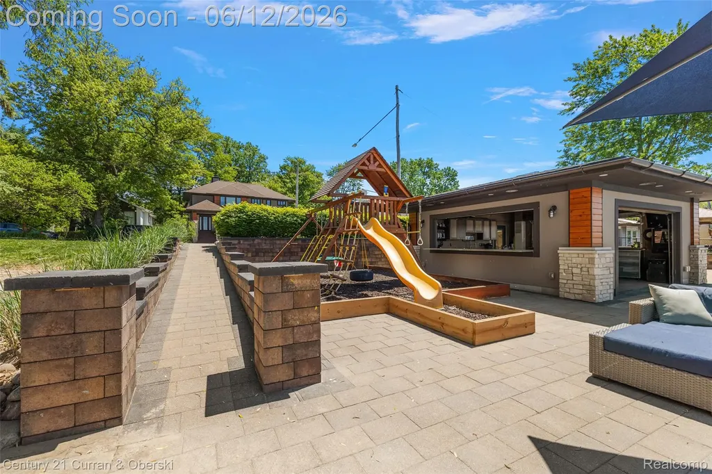 1345 E Lake Drive Novi City MI 48377
