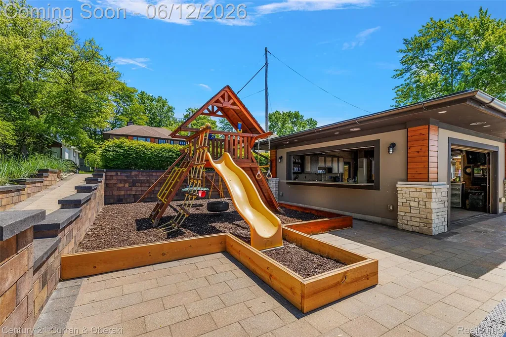 1345 E Lake Drive Novi City MI 48377