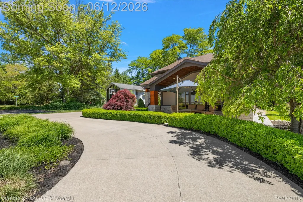 1345 E Lake Drive Novi City MI 48377