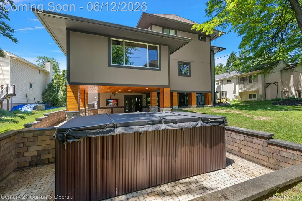 1345 E Lake Drive Novi City MI 48377