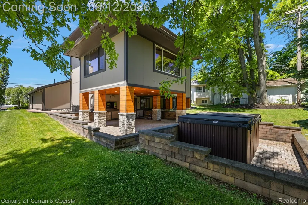1345 E Lake Drive Novi City MI 48377