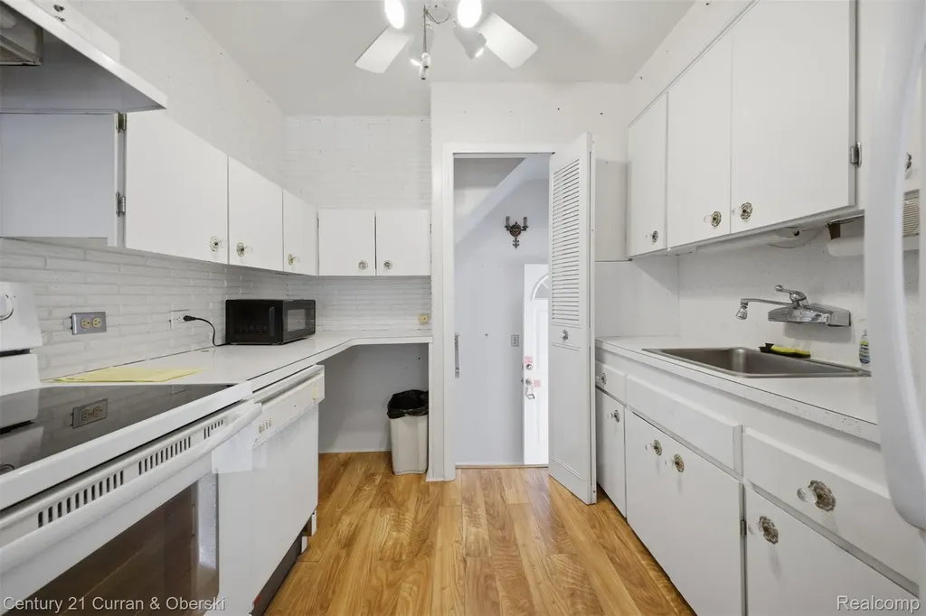 17136 Harman Street Melvindale City MI 48122