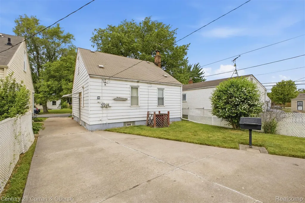 17136 Harman Street Melvindale City MI 48122