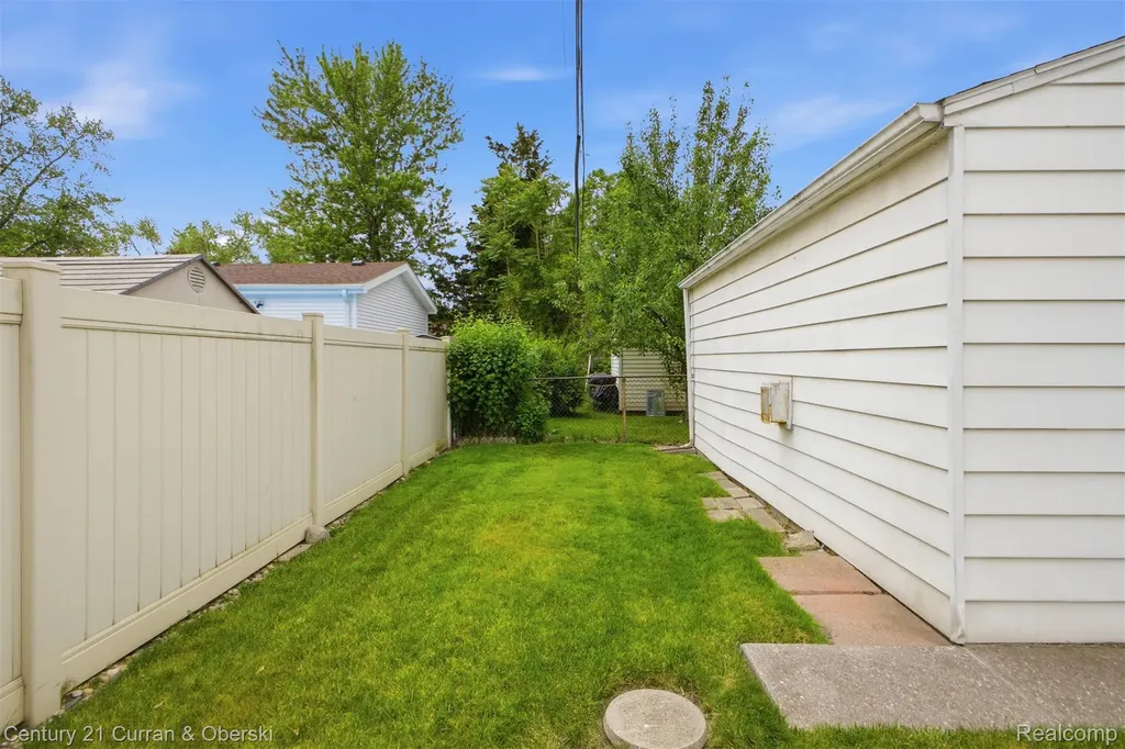 17136 Harman Street Melvindale City MI 48122