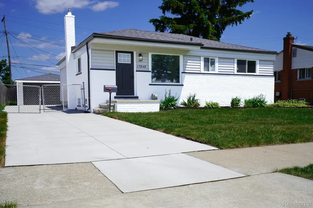 17949 S Wind Drive Fraser City MI 48026
