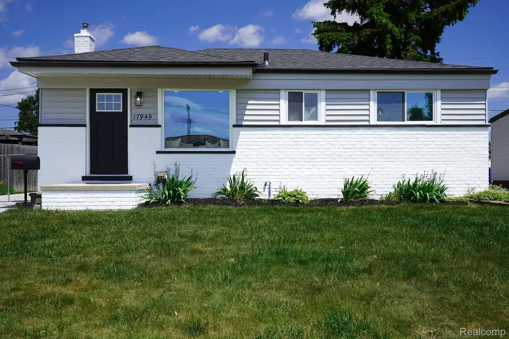 17949 S Wind Drive Fraser City MI 48026