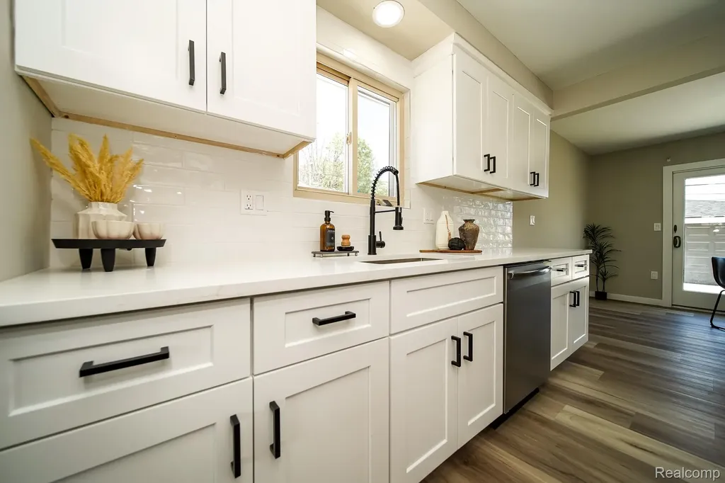 17949 S Wind Drive Fraser City MI 48026