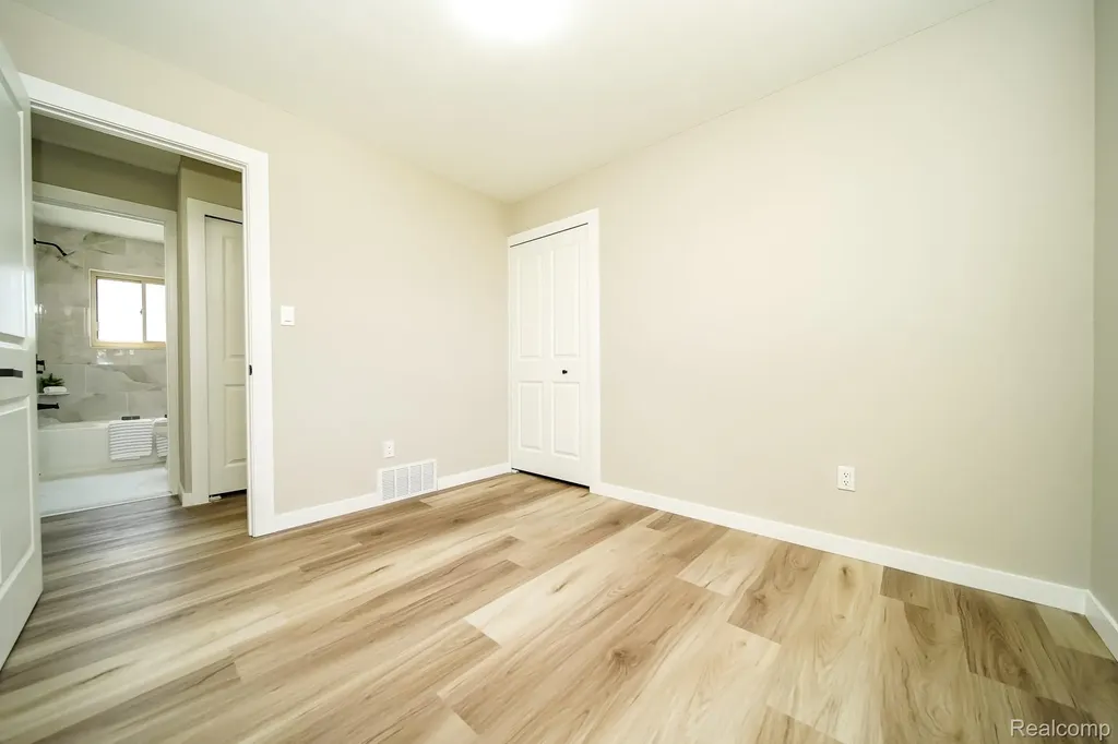 17949 S Wind Drive Fraser City MI 48026