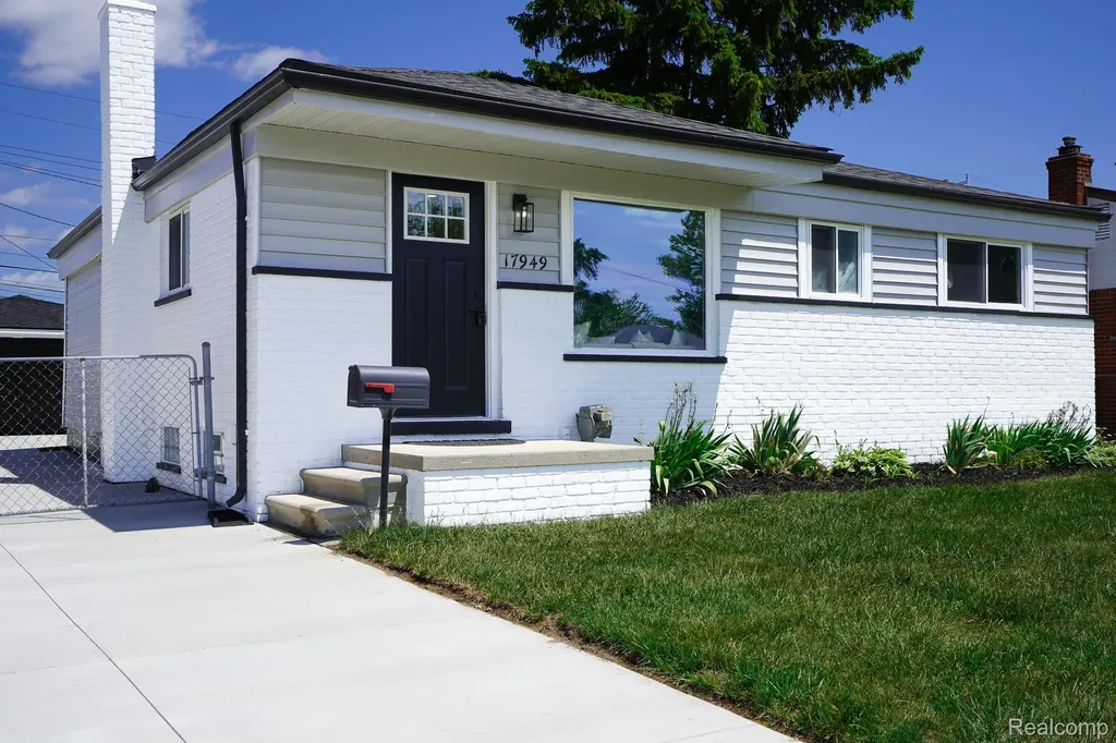 17949 S Wind Drive Fraser City MI 48026
