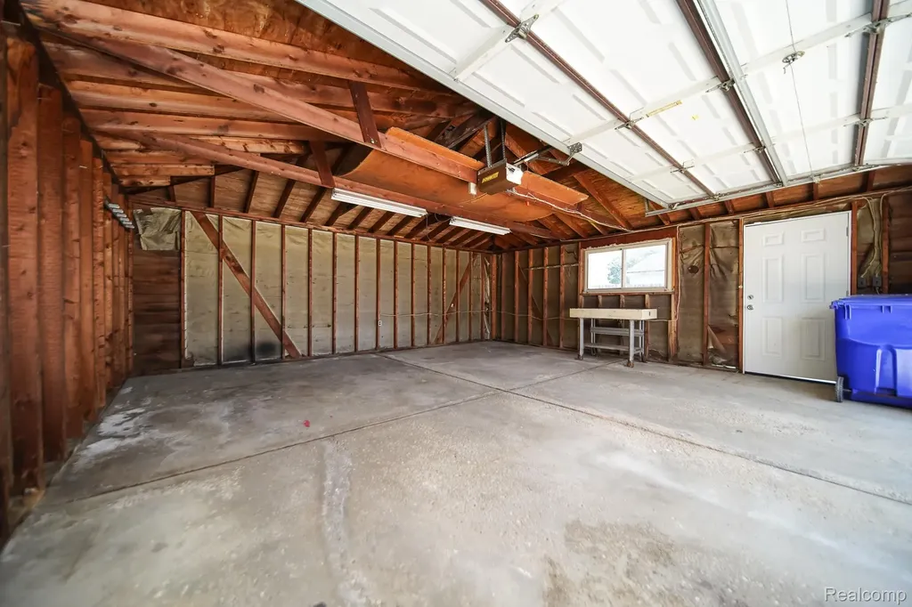17949 S Wind Drive Fraser City MI 48026