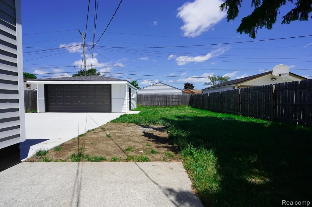 17949 S Wind Drive Fraser City MI 48026