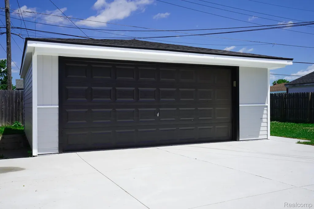 17949 S Wind Drive Fraser City MI 48026
