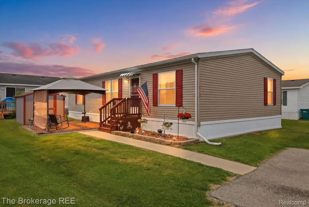 9542 Foxwell Circle Tyrone Township MI 48430