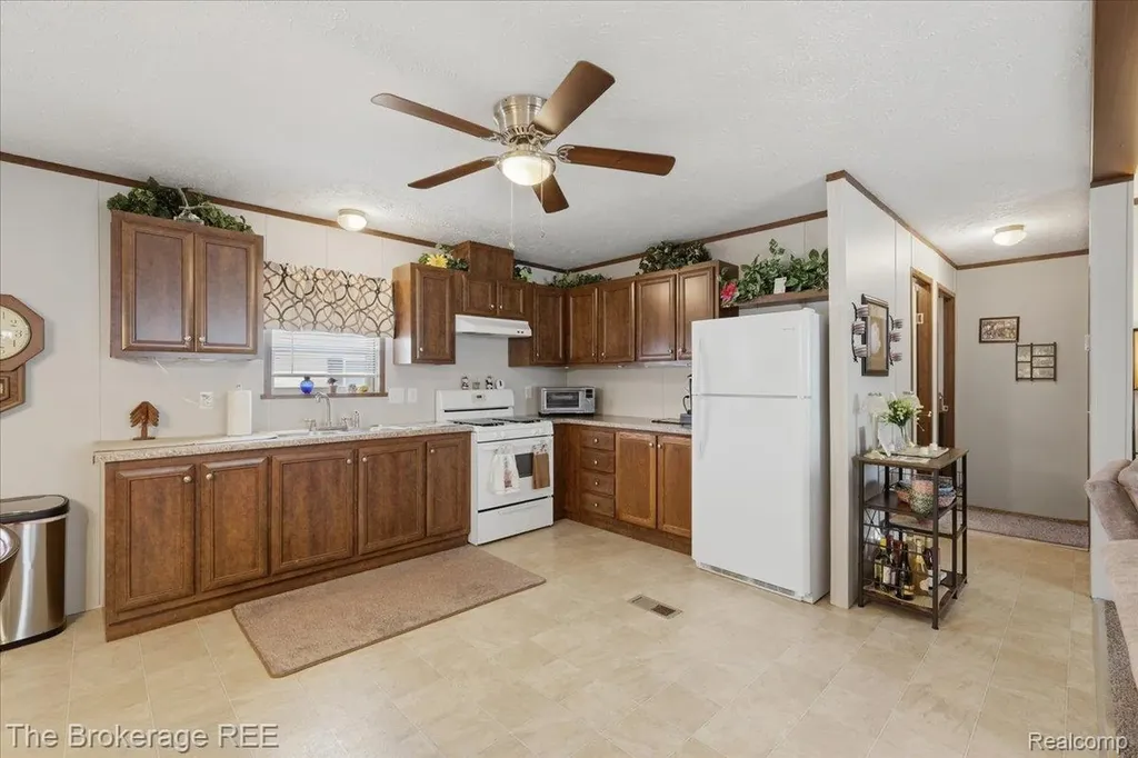 9542 Foxwell Circle Tyrone Township MI 48430