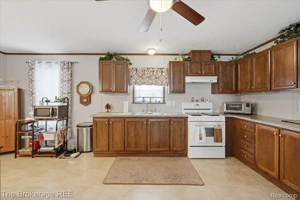 9542 Foxwell Circle Tyrone Township MI 48430