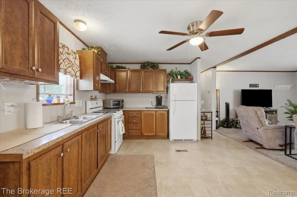 9542 Foxwell Circle Tyrone Township MI 48430