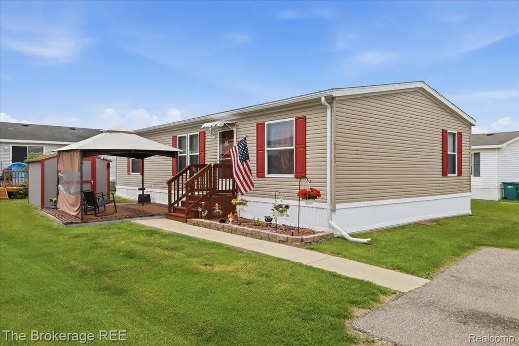 9542 Foxwell Circle Tyrone Township MI 48430
