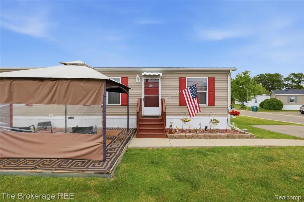 9542 Foxwell Circle Tyrone Township MI 48430