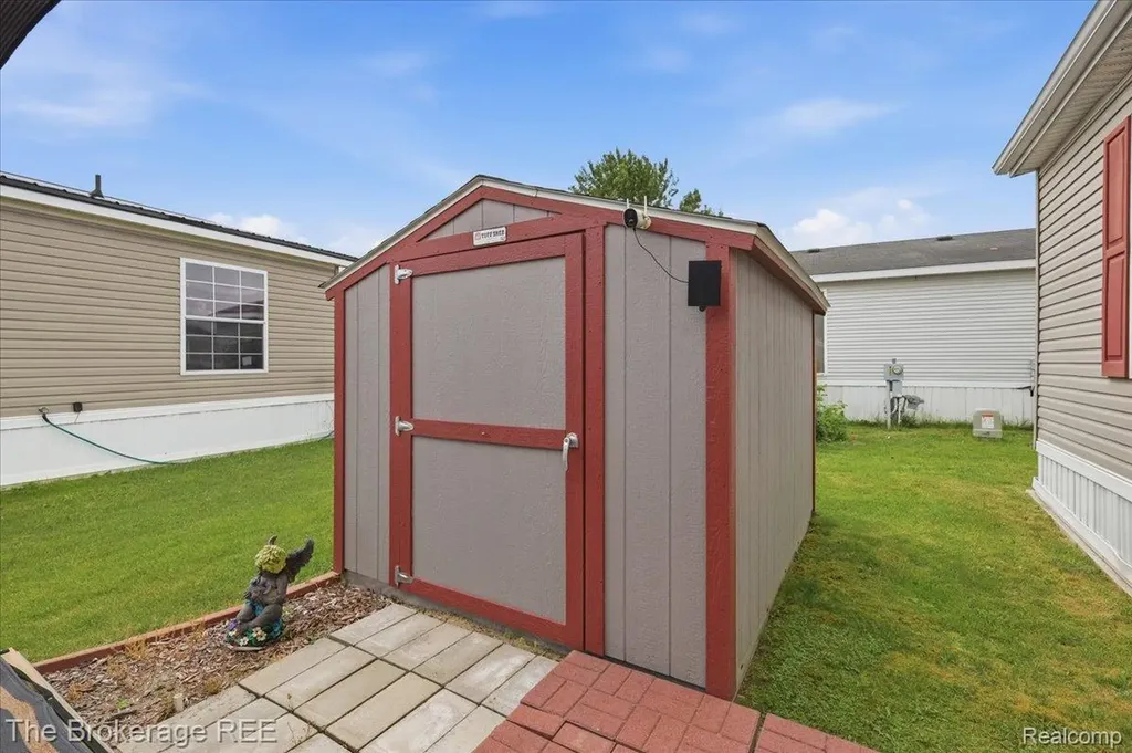 9542 Foxwell Circle Tyrone Township MI 48430
