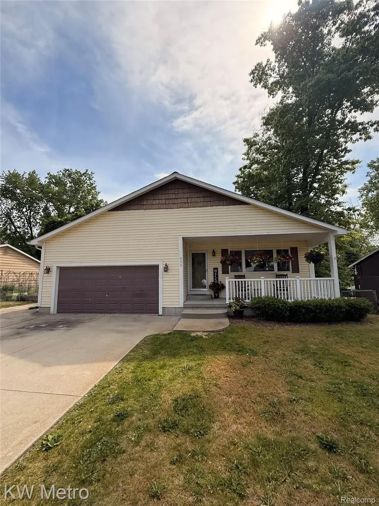 655 Sherry Drive Orion Charter Township MI 48362