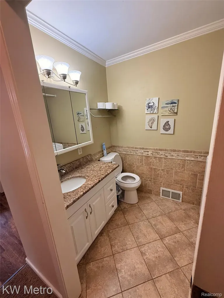 655 Sherry Drive Orion Charter Township MI 48362