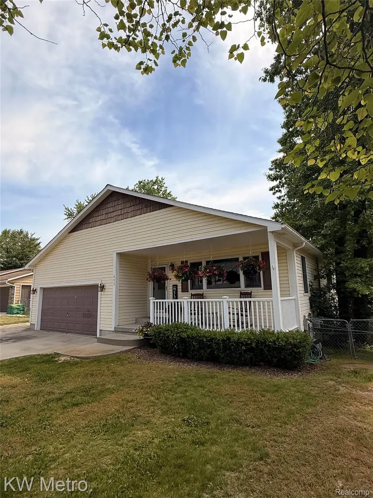 655 Sherry Drive Orion Charter Township MI 48362