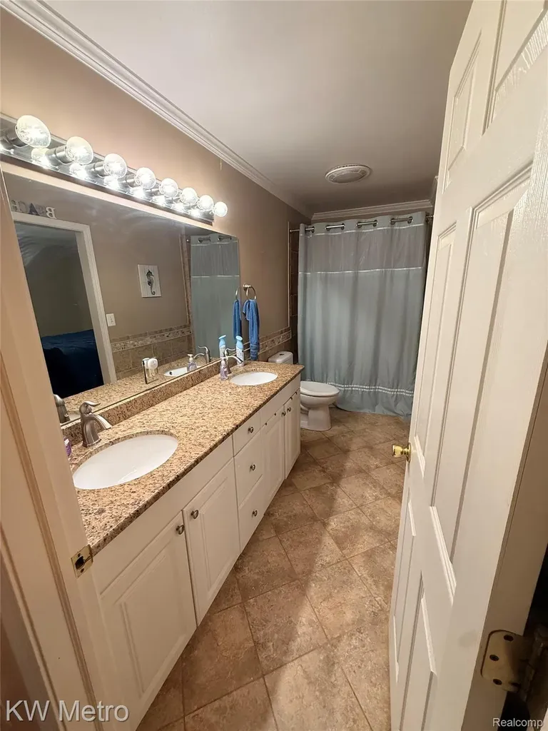 655 Sherry Drive Orion Charter Township MI 48362