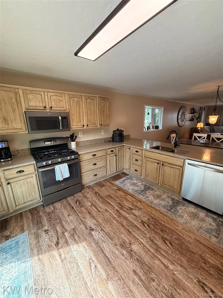 655 Sherry Drive Orion Charter Township MI 48362