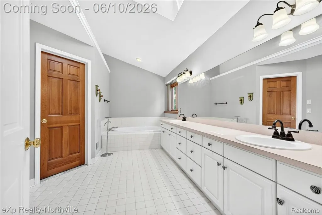 20909 Dundee Drive Novi City MI 48375