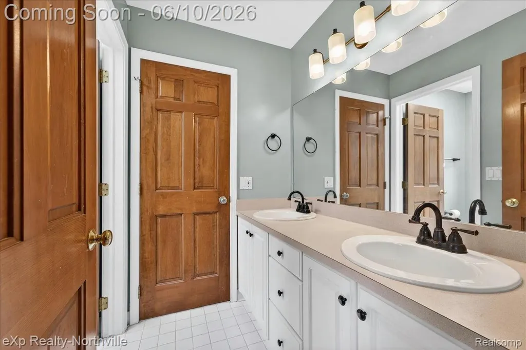 20909 Dundee Drive Novi City MI 48375