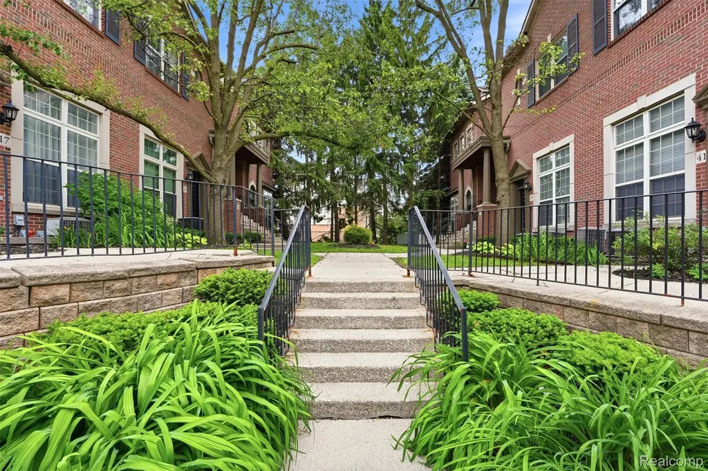 37 W Village Lane Dearborn City MI 48124