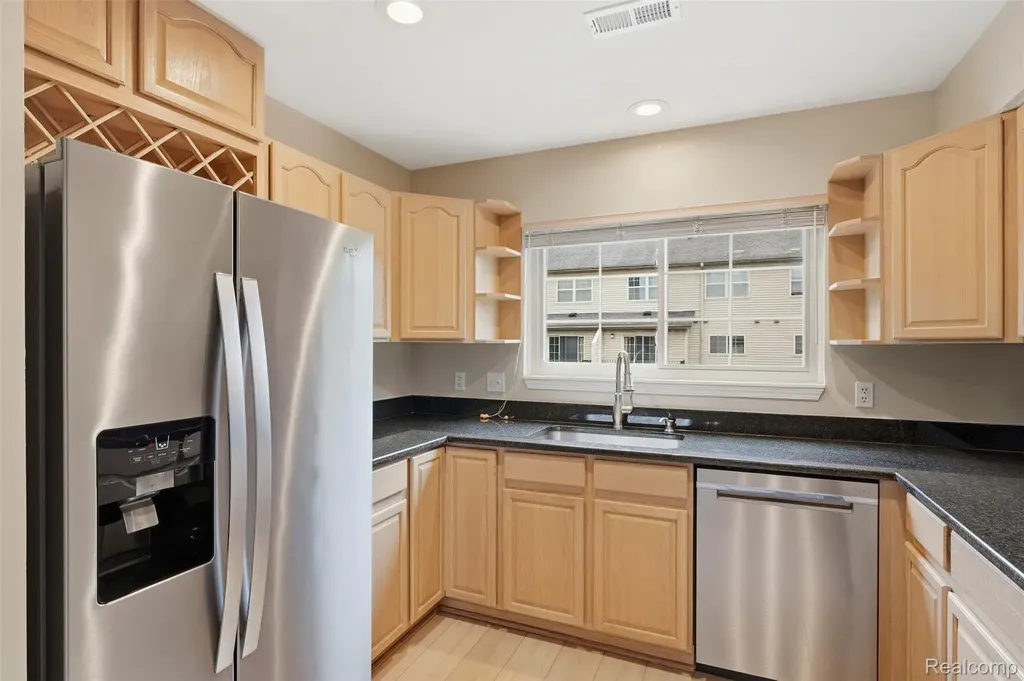 37 W Village Lane Dearborn City MI 48124