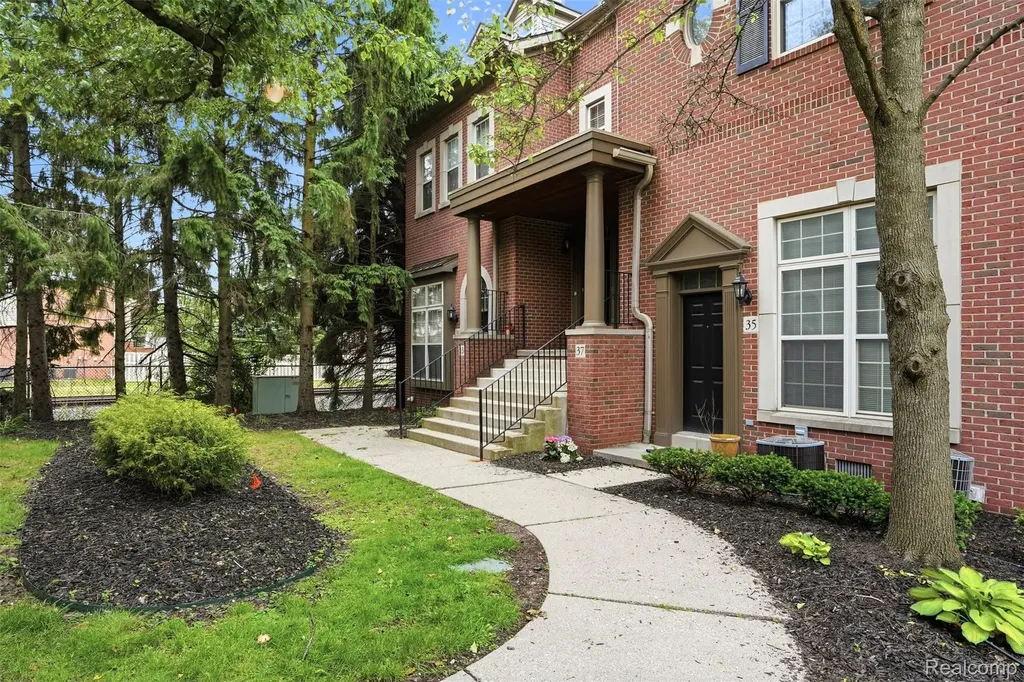 37 W Village Lane Dearborn City MI 48124