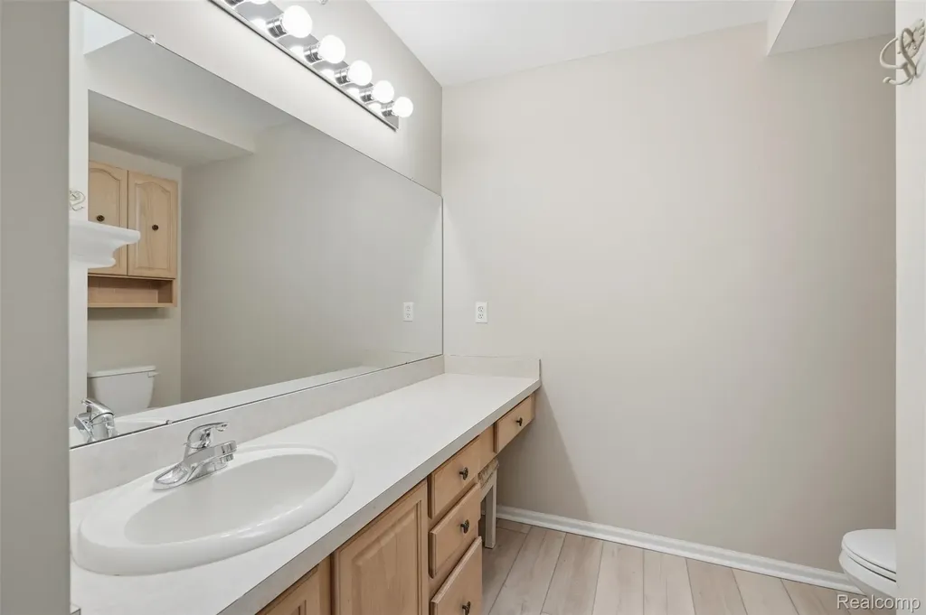 37 W Village Lane Dearborn City MI 48124