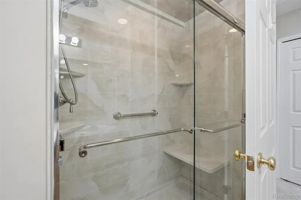 37 W Village Lane Dearborn City MI 48124