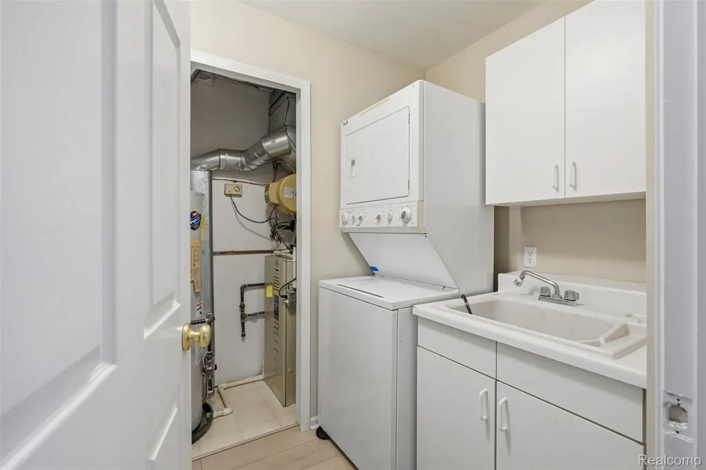37 W Village Lane Dearborn City MI 48124