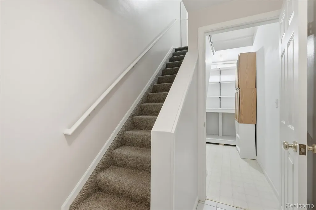37 W Village Lane Dearborn City MI 48124