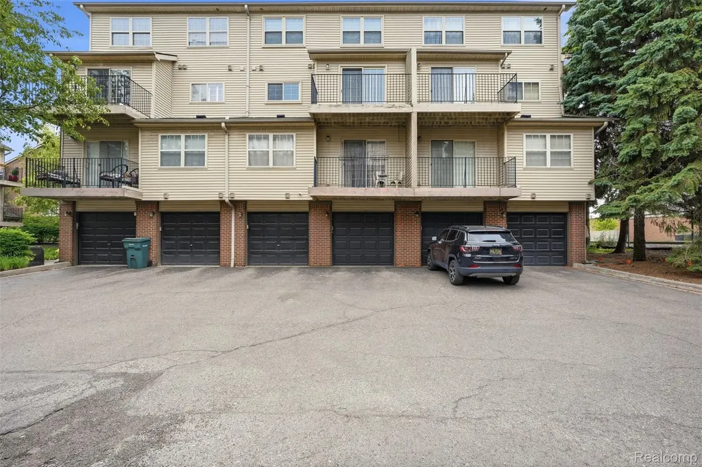 37 W Village Lane Dearborn City MI 48124