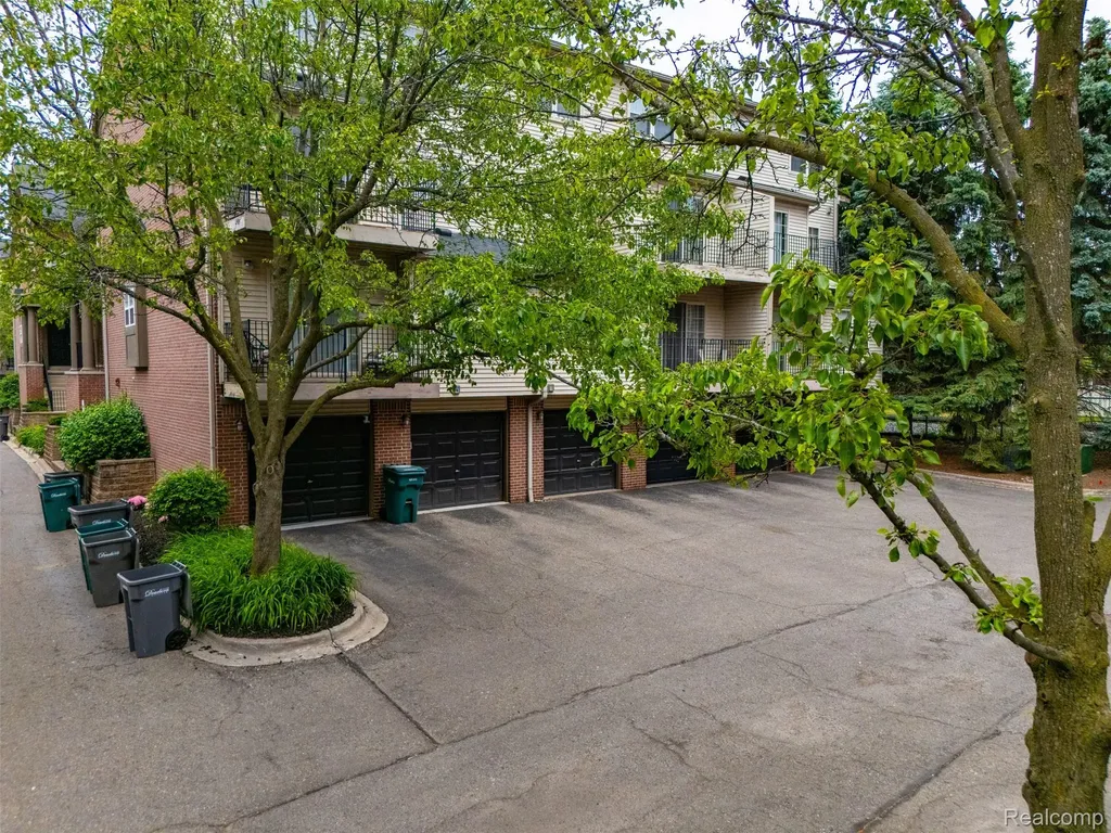 37 W Village Lane Dearborn City MI 48124