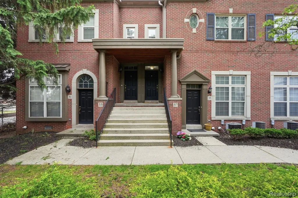 37 W Village Lane Dearborn City MI 48124